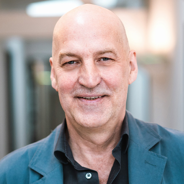 Porträt des Office Managers Tilmann Cramer der SAFIR GmbH